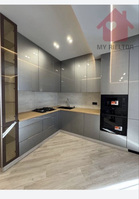 Продаж дуплекса з гаражем