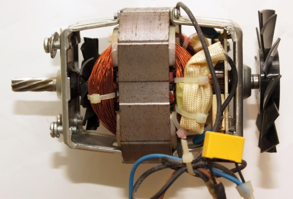 Silnik Y8825M823-143 AC230/50Hz Max 550W yue peng cheng