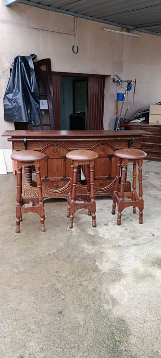 Balcão em Madeira Maciça com 3 Bancos