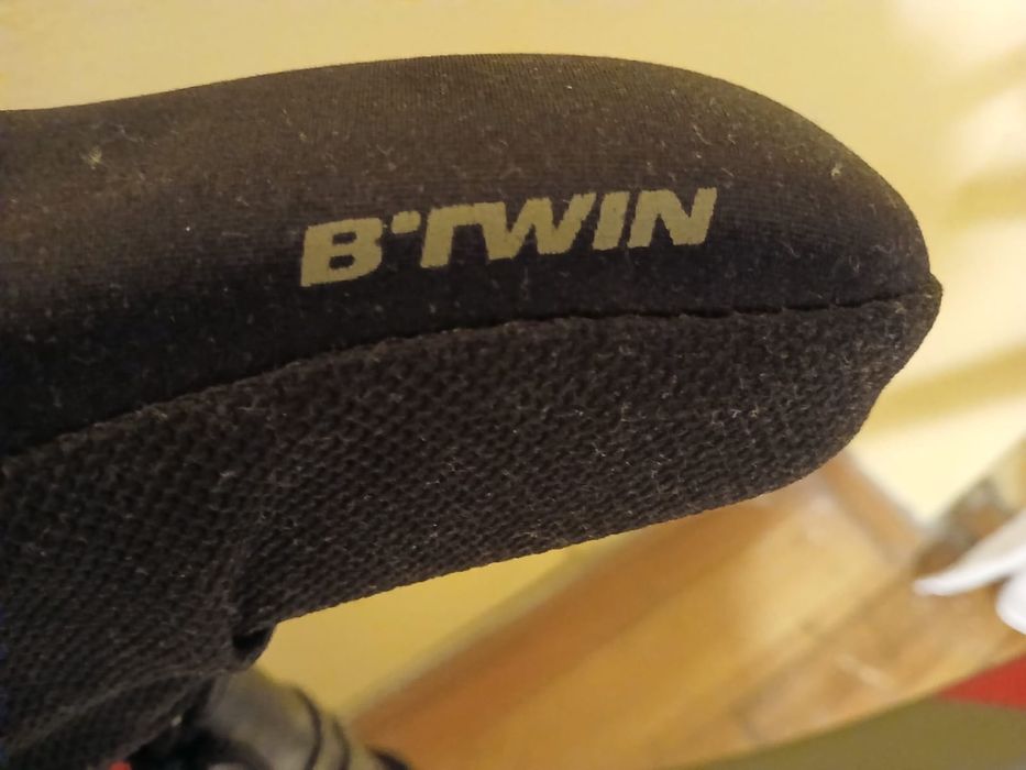 Bicicleta BTwin com capacete
