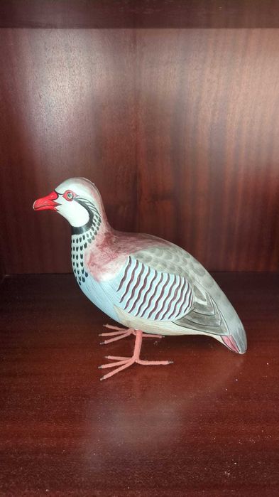 Pássaro decorativo em madeira pintada