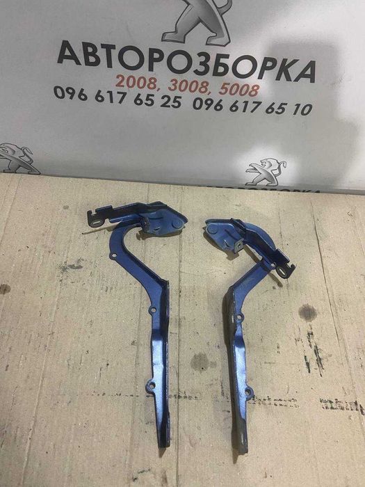 Петля капота права ліва пежо 2008