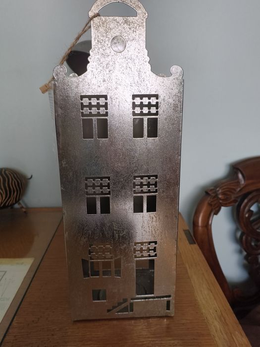 Casa lanterna em metal