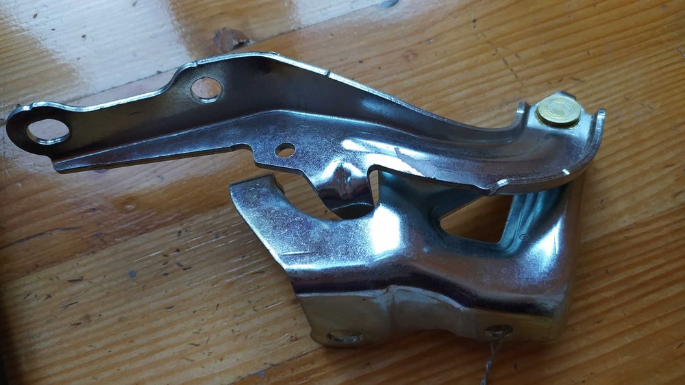 Петля капота правая Toyota Avalon 2013, 2014, 2015, 2016, 2017, 2018