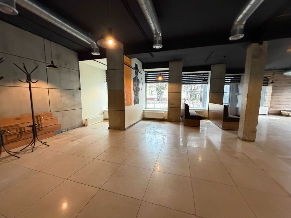 Приміщення в центрі біля Палацу одружень