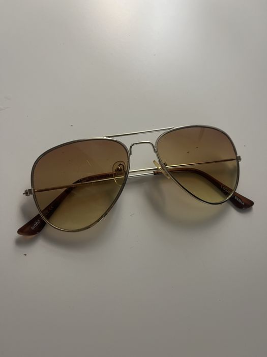 Óculos de Sol Dourados para Crianças – Estilo e Proteção