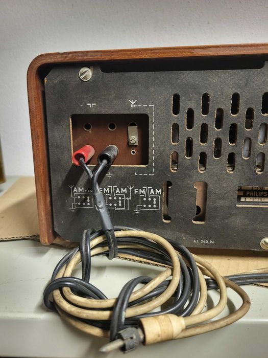 Rádio de Madeira Vintage - Philips A5X83A