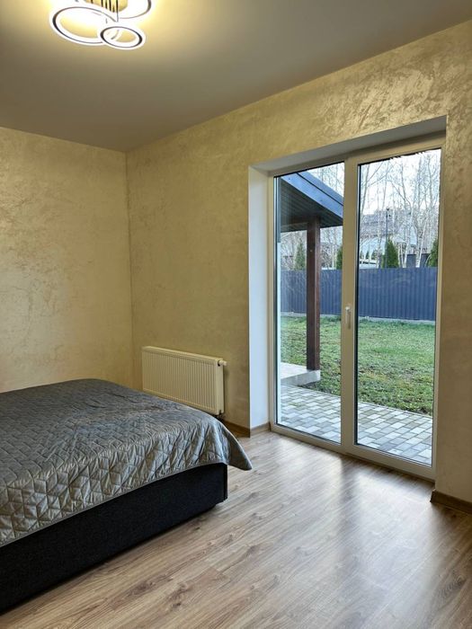 Будинок біля озера з новим ремонтом на 6 сотках. Два види опалення !