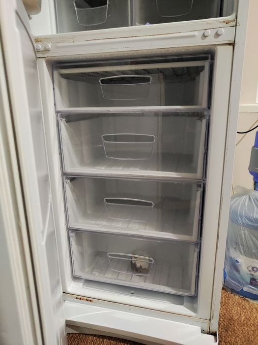 Холодильник Indesit