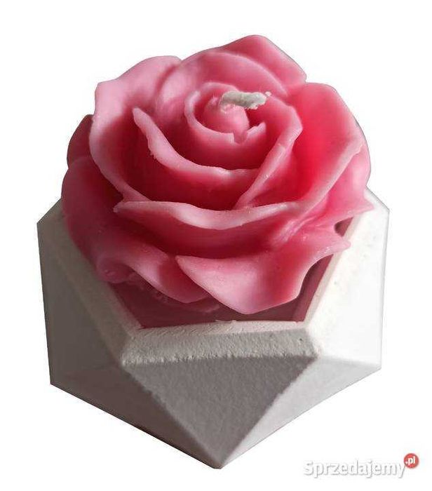 świeca zapachowa w kształcie róży jako podziękowanie dla gości