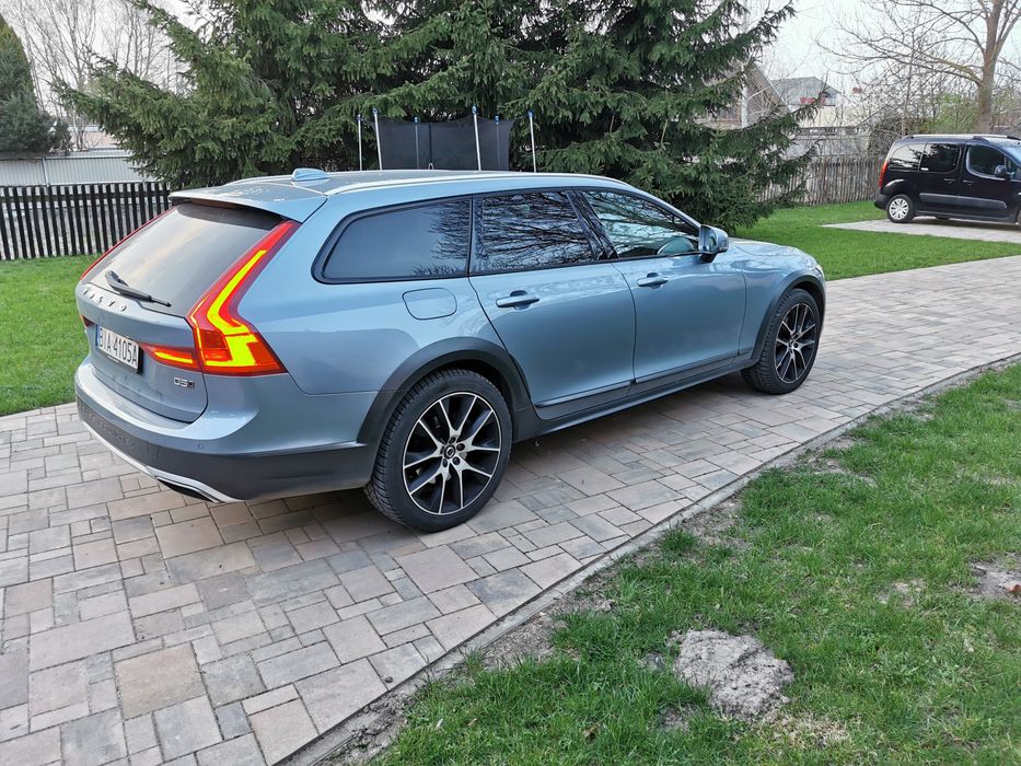 Volvo v90 cross country