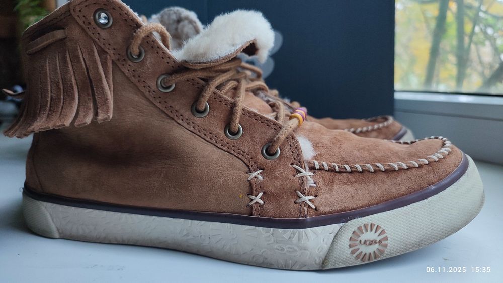 ботинки UGG Ariani с бахромой, бусинами и шнуровкой 39 р.