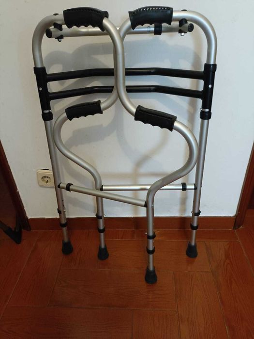 Articulated Two-Level Walker – Foldable, Adjustable, Stable64563859729411121