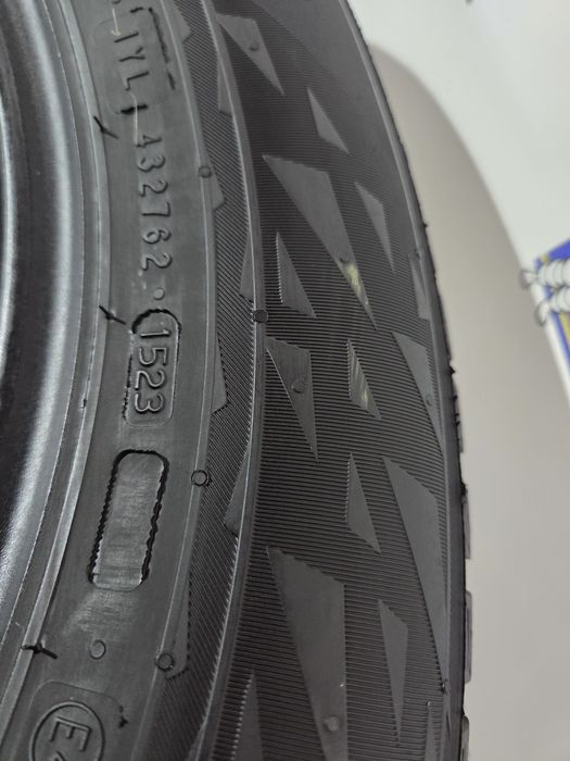 Шини зимові 235 60 18 Nokian