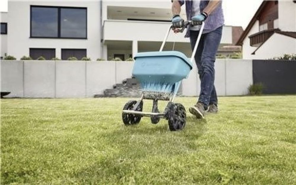 Siewnik do trawy, nawozów, soli