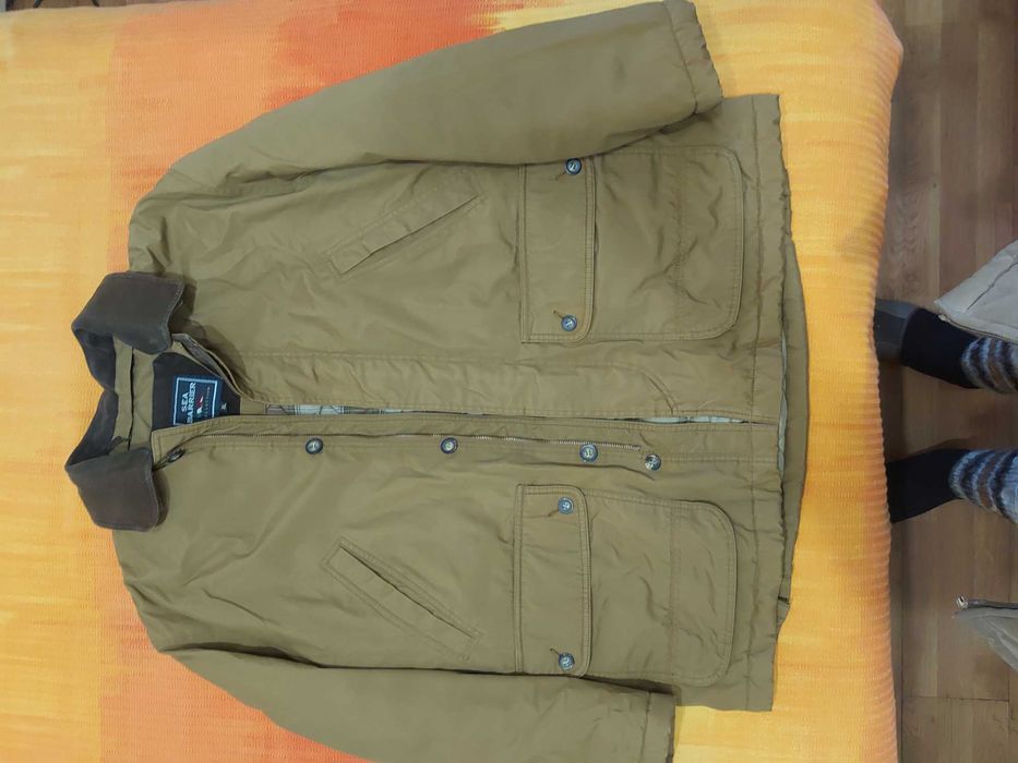 Куртка  гарна, тепла, 52р, 4 зріст, б/в, Італія, ідеал. стан.