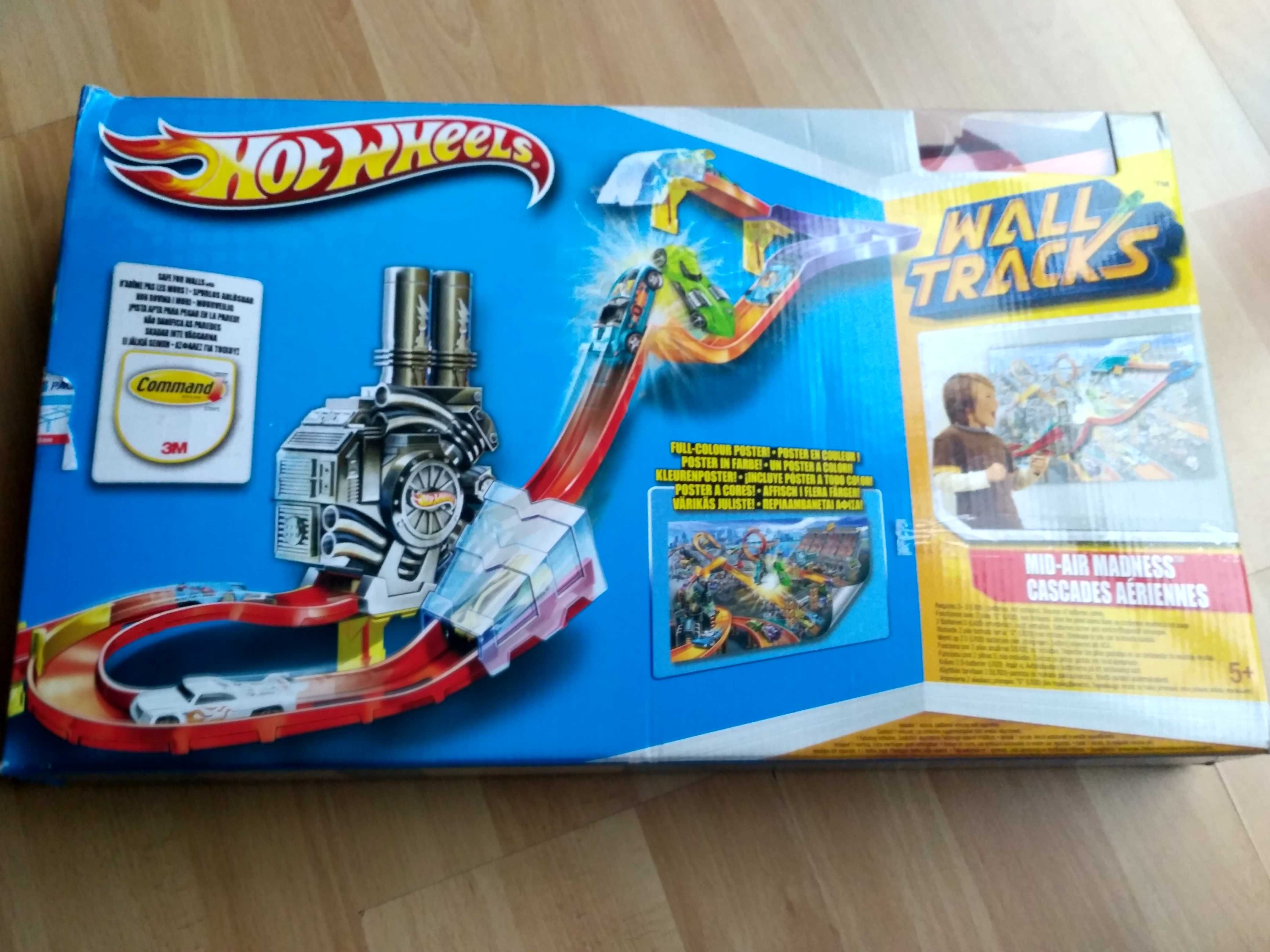 HotWheels Wall Tracks Mid-Air Madness - ZigWheels