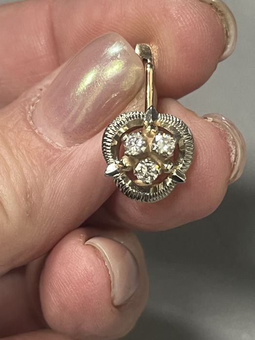 Продам  золотые сережки с бриллиантами СССР