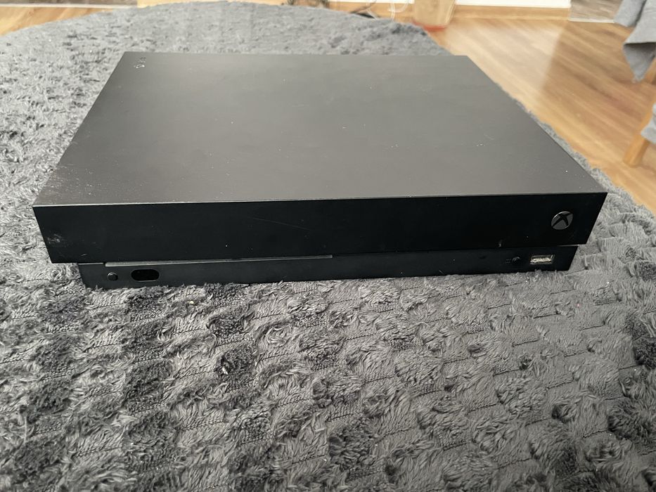 Xbox One X 1 TB – 4K HDR – pad + pudełko | OKAZJA
