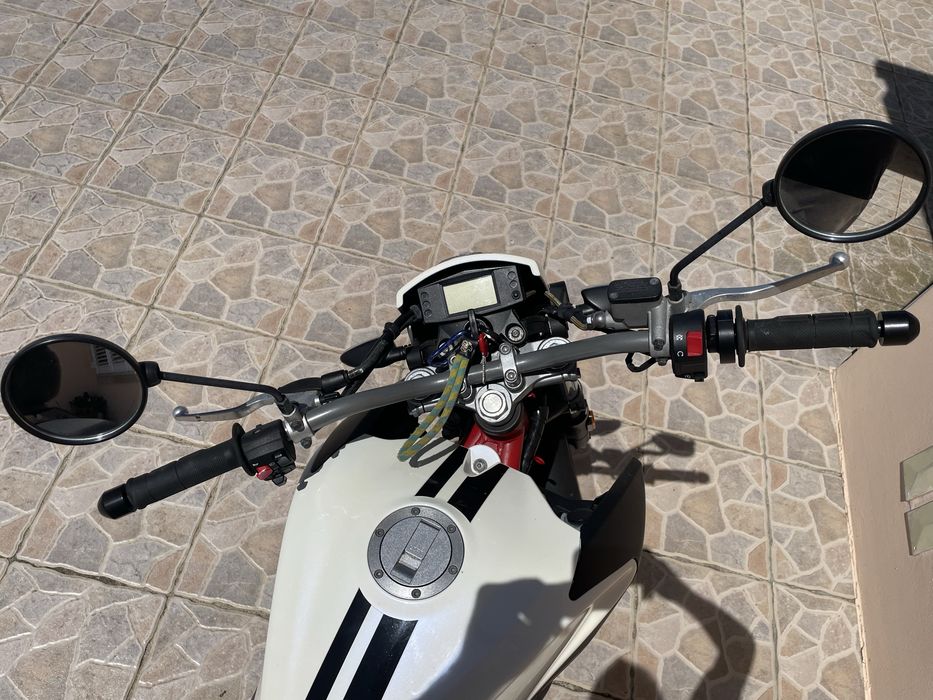 Vendo UM Scrambler Renegade 125 C/Nova!