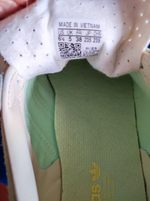 Tênis Adidas, modelo Gazelle