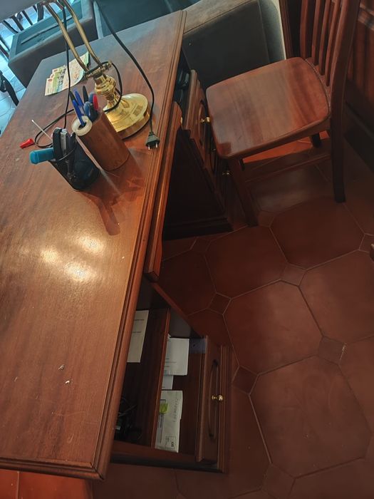 Secretária de madeira maciça