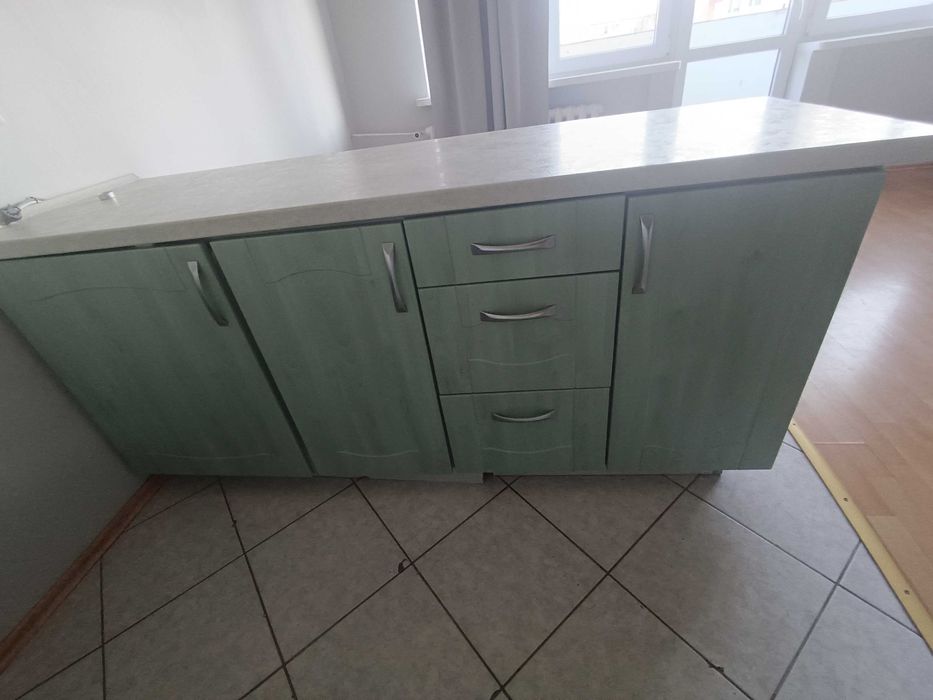 Szafki kuchenne, górne i dolne - 7 dolnych, 4 górne