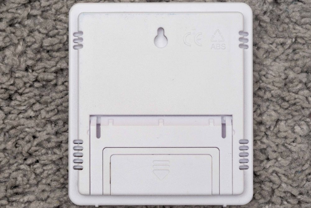 Thermometer; hygrometer; clock431591014888253445