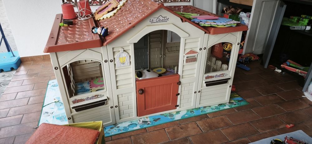 Vende se casa infantil (montada)
