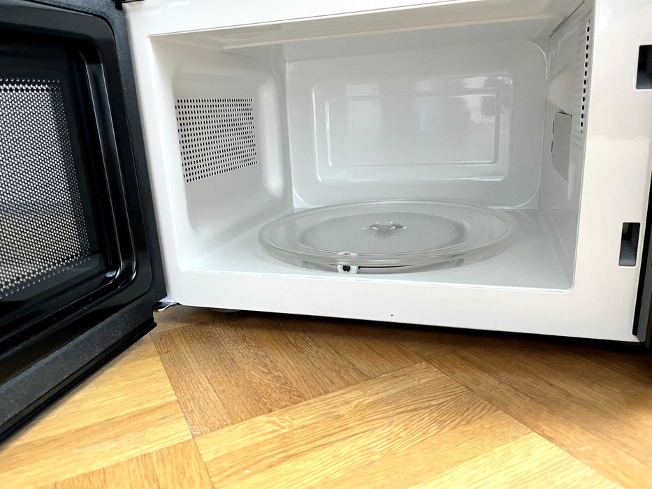 Kuchenka mikrofalowa AMGF20M1B 800W