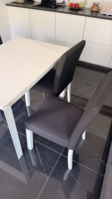 CONJUNTO mesa + 4 cadeiras