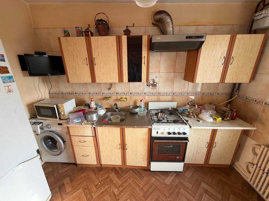 Чотирикімнатна квартира! Роздільне планування, низька ціна!