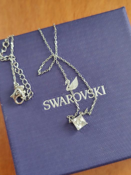 colar da marca swarovski