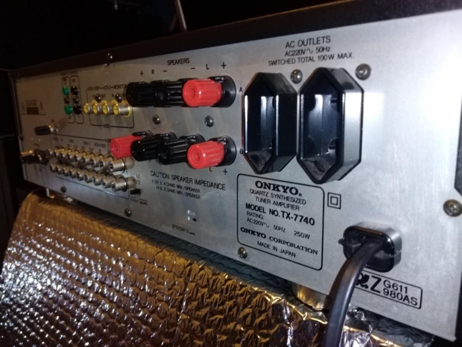 Amplificador Onkyo com radio e comando