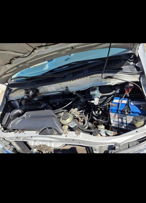 Toyota hiace 2.5 6 lugares