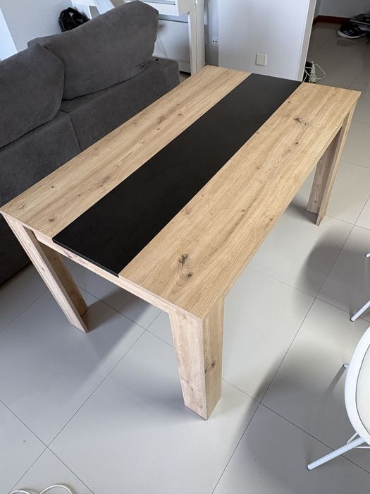 Mesa e 4 cadeiras semi novo