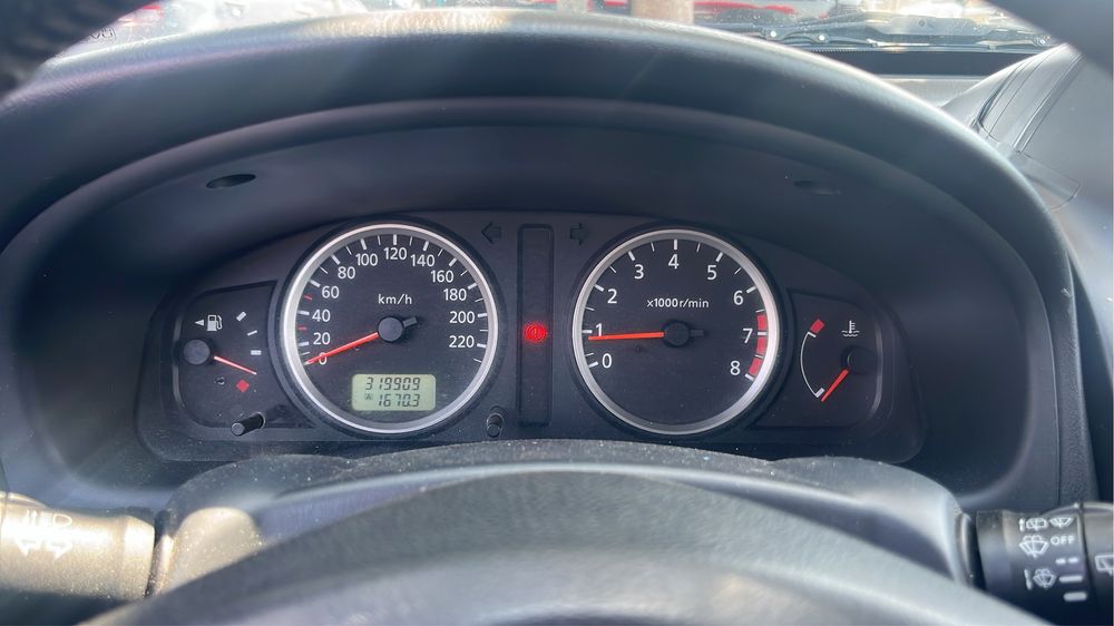 Nissan Almera N16 Gasolina