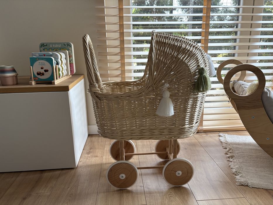 Wiklinowy wozek dla lalek