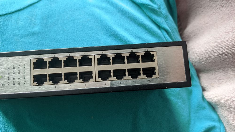 Коммутатор D-Link DES-1016C