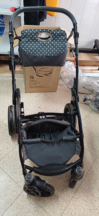 Carrinho de bebé 3 em 1 / Cadeirinhas bebé/criança / Cama de viagem