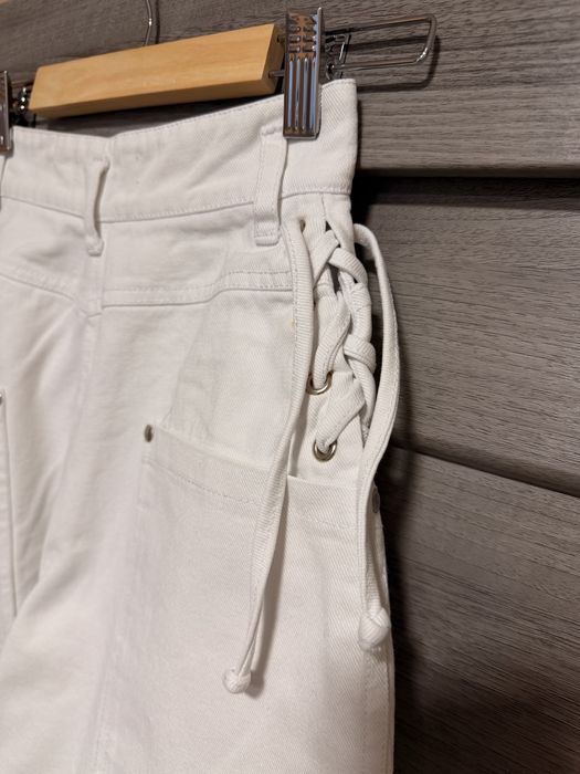 Білі джинси бренду ACE