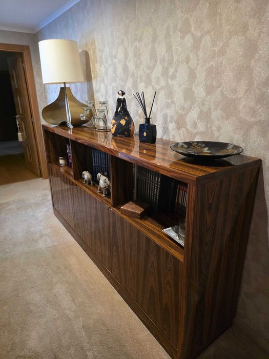 Aparador / estante de sala em alto brilho, tom pau-santo — design, 220 cm