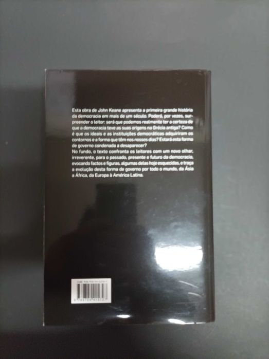 Vida e Morte da Democracia