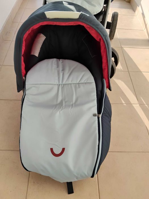 Carrinho e alcofa para bébé e criança