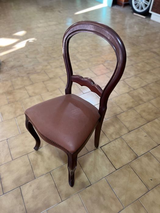 Mesa e Cadeiras de Madeira