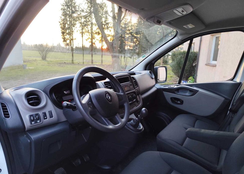 У продажі авто з ЄС Renault Trafic L2H1 2,9t Pack Clim 2016 року.