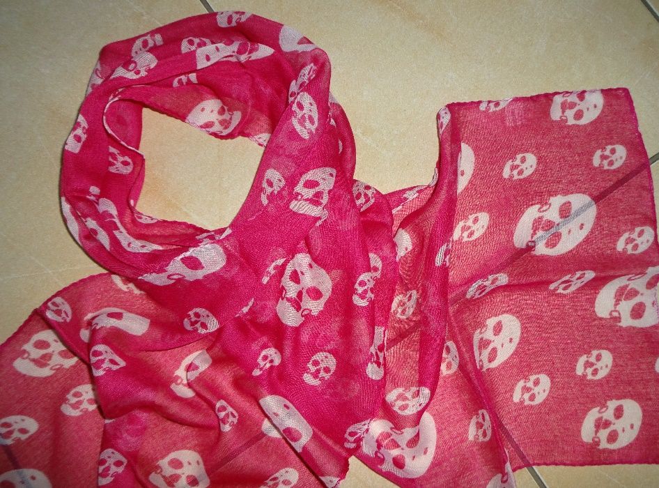 POLICE różowy szal szalik w białe czaszki chusta jak Alexander Mcqueen