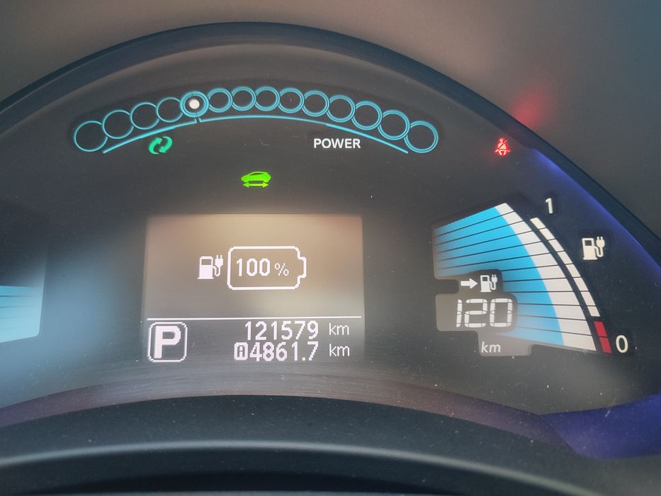 Продам Nissan Leaf