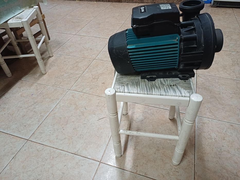 Vendo bomba de agua em bom estado