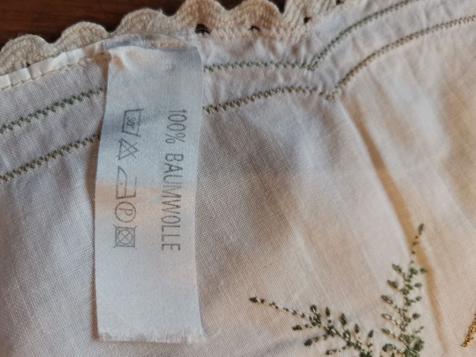 Świąteczny bieżnik na komodę, ławę, stół vintage, biały, 100 % bawełna